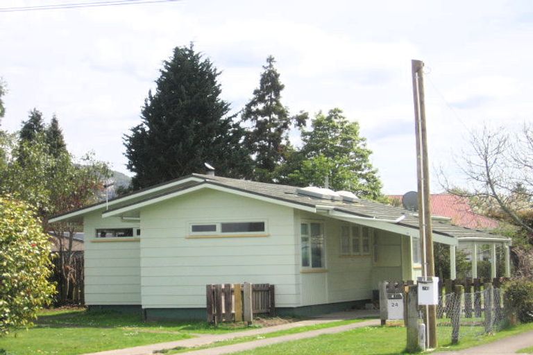 Photo of property in 24 Kawaha Point Road, Fairy Springs, Rotorua, 3015