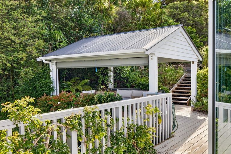 Photo of property in 8 Robertson Street, Russell, 0202