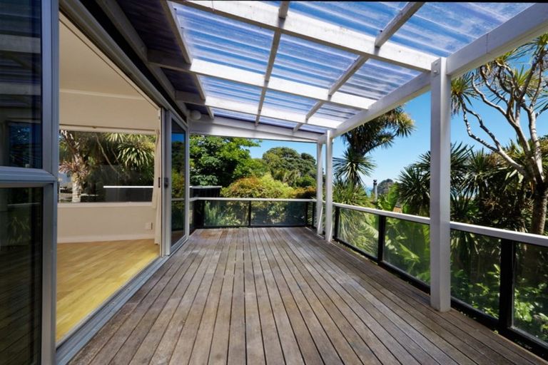 Photo of property in 98 Seaview Road, Piha, New Lynn, 0772