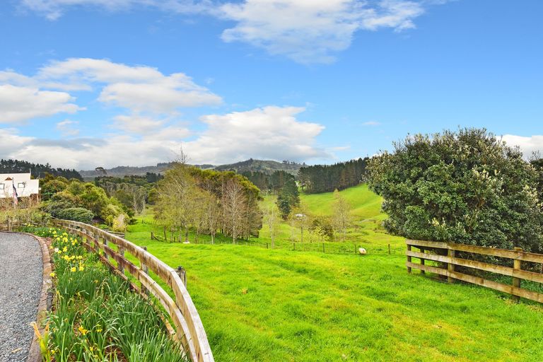 Photo of property in 47 Cherrington Road, Clevedon, Papakura, 2582