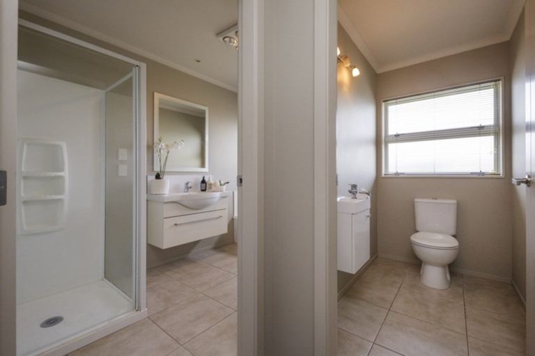 Photo of property in 1 Lorenzo Place, Kelvin Grove, Palmerston North, 4414