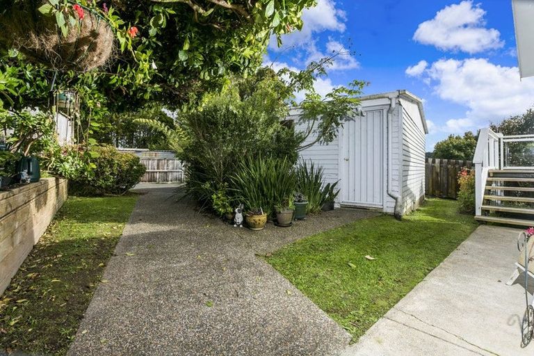 Photo of property in 13 Morriggia Place, Bayview, Auckland, 0629