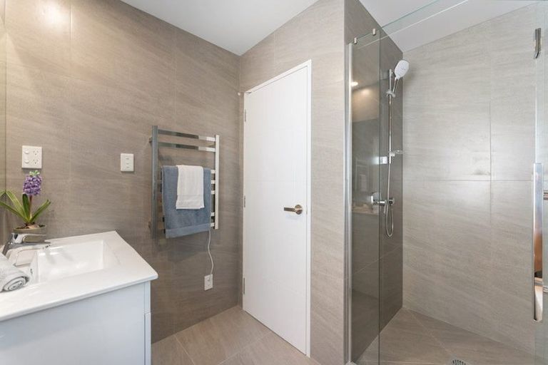 Photo of property in 14b River Road, Te Atatu Peninsula, Auckland, 0610