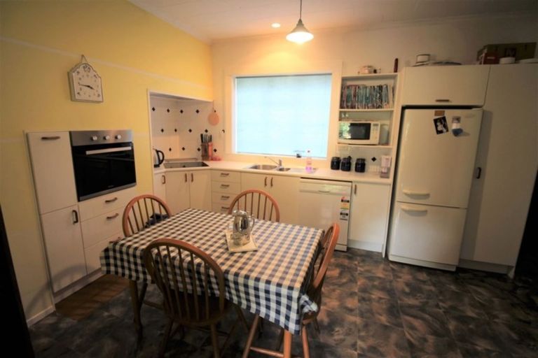 Photo of property in 118 Wellington Street, Picton, 7220