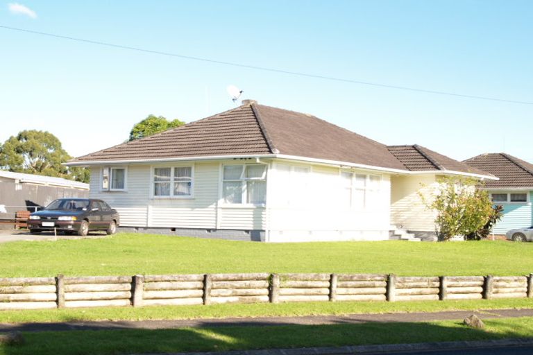Photo of property in 15 Raglan Street, Mangere East, Auckland, 2024