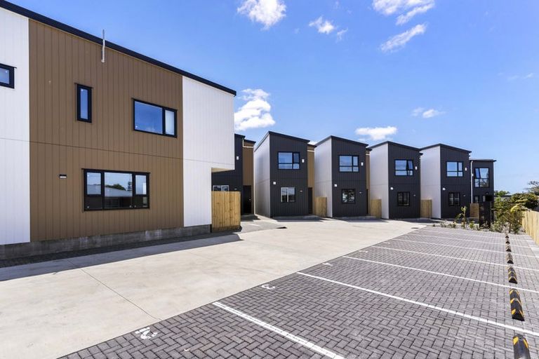 Photo of property in 7/155 Te Atatu Road, Te Atatu South, Auckland, 0610