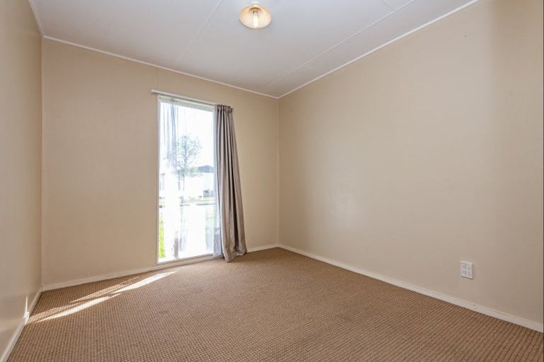 Photo of property in 15 Leander Place, Milson, Palmerston North, 4414