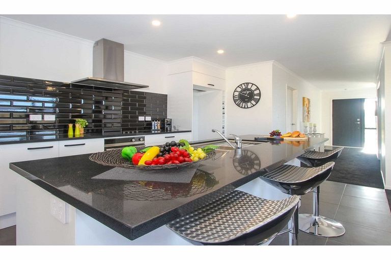 Photo of property in 22 Nellie Drive, Kumeu, 0810