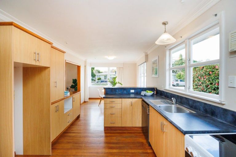Photo of property in 6 Ruha Street, West End, Palmerston North, 4412