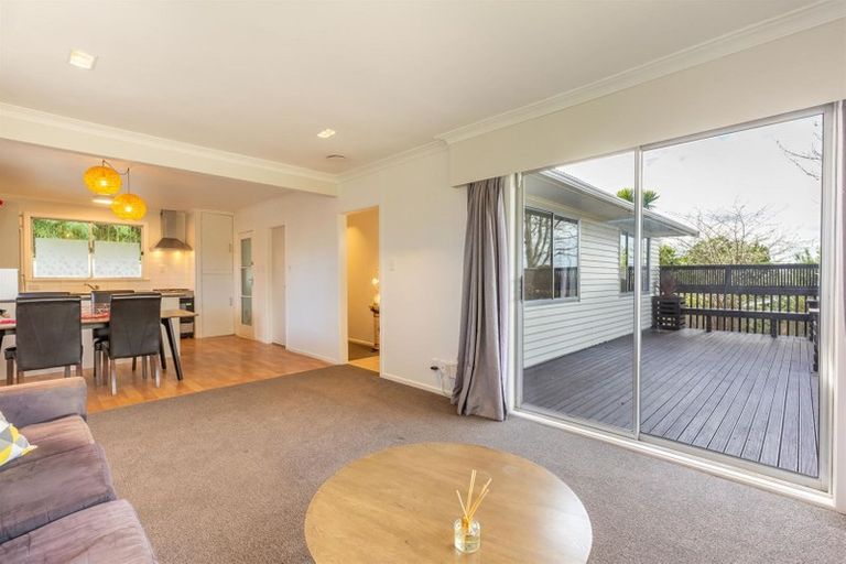Photo of property in 9 Tracey Terrace, Te Atatu South, Auckland, 0602