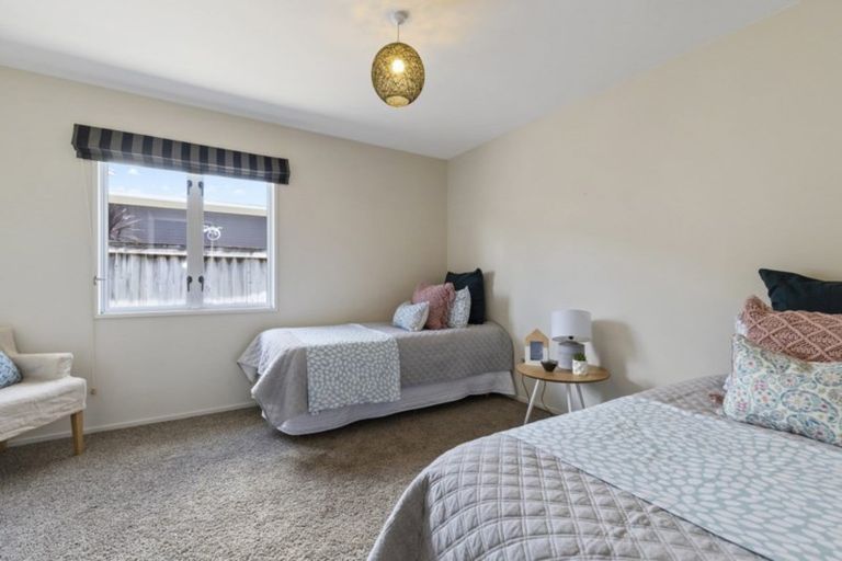 Photo of property in 92 Saint James Drive, Huntington, Hamilton, 3210