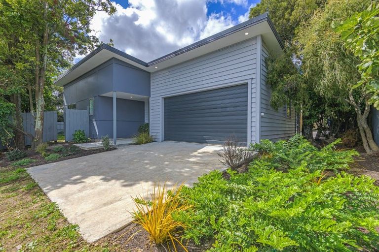 Photo of property in 5a Aokautere Drive, Fitzherbert, 4410