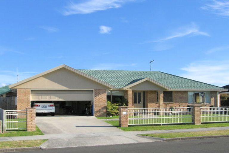 Photo of property in 11 Antrim Place, Nawton, Hamilton, 3200