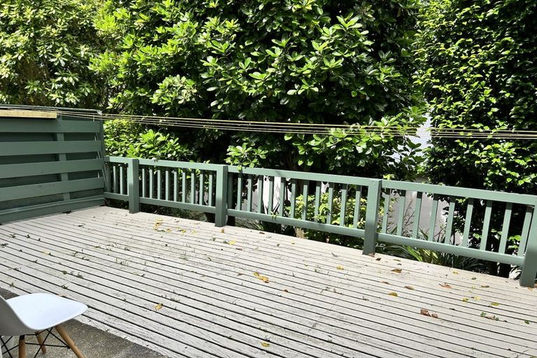 Photo of property in 2/219 Grant Road, Thorndon, Wellington, 6011