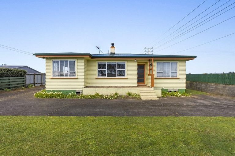 Photo of property in 62 Ninia Road, Paraite, New Plymouth, 4373