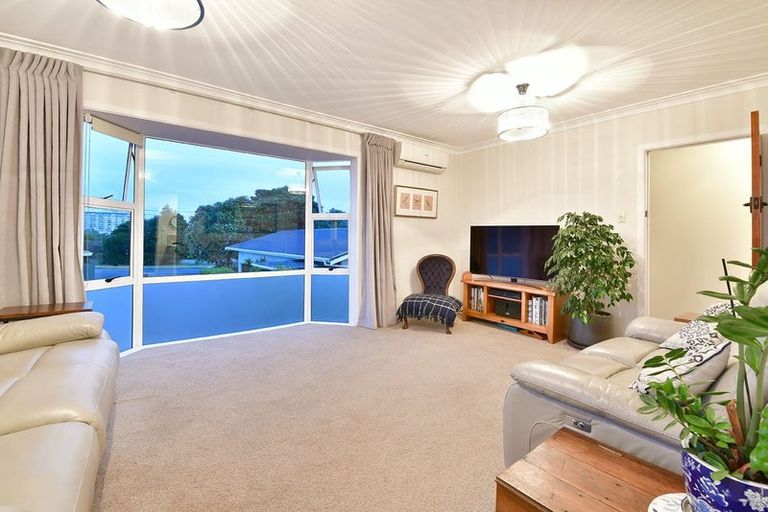 Photo of property in 39 Alice Avenue, Orewa, 0931