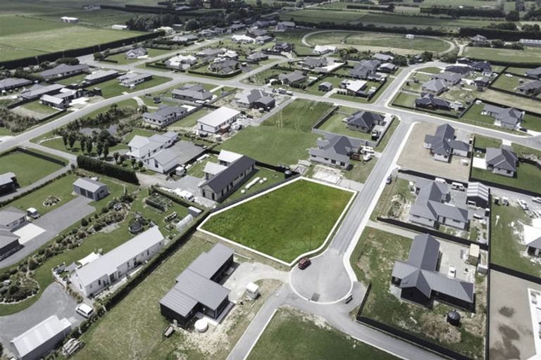 Photo of property in 20 Glenda Place, Seaward Bush, 9812