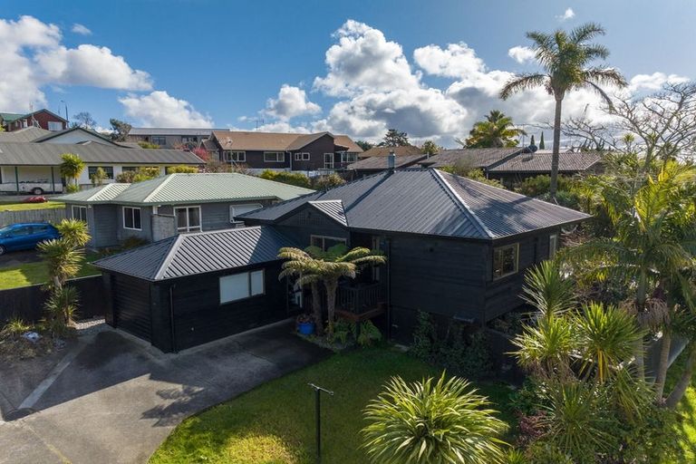 Photo of property in 1/45 Unsworth Drive, Unsworth Heights, Auckland, 0632