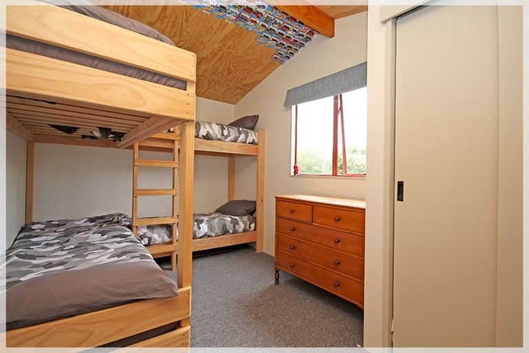 Photo of property in 17 Aru Street, Tangimoana, 4822