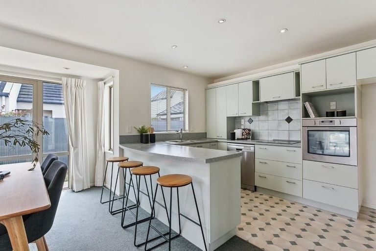 Photo of property in 150 Avonhead Road, Avonhead, Christchurch, 8042