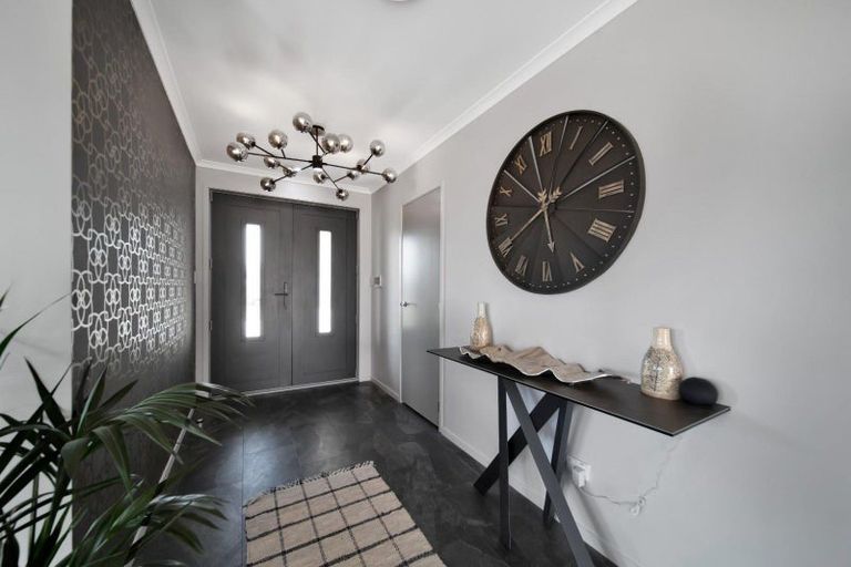 Photo of property in 33 Honeyfield Drive, Whalers Gate, New Plymouth, 4310