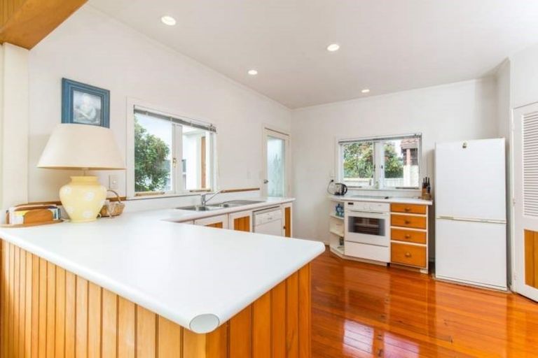 Photo of property in 1/67 Kitchener Road, Milford, Auckland, 0620