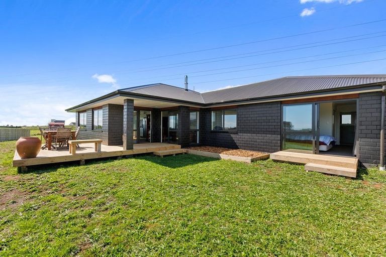 Photo of property in 592 Mangorei Road, Mangorei, New Plymouth, 4371