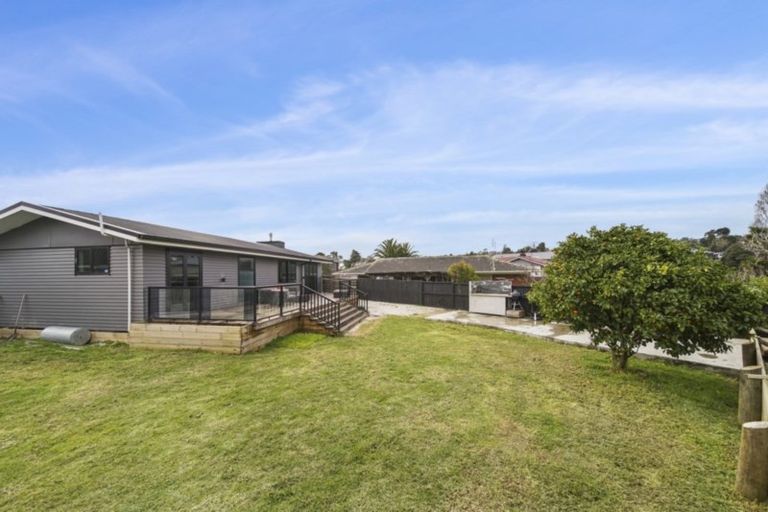 Photo of property in 147 Edgewater Drive, Pakuranga, Auckland, 2010