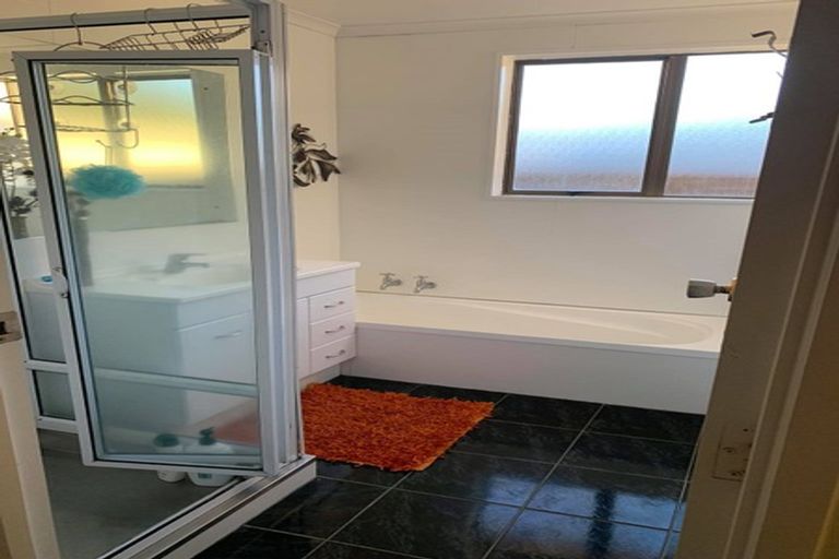 Photo of property in 9 Shamrock Street, Takaro, Palmerston North, 4412