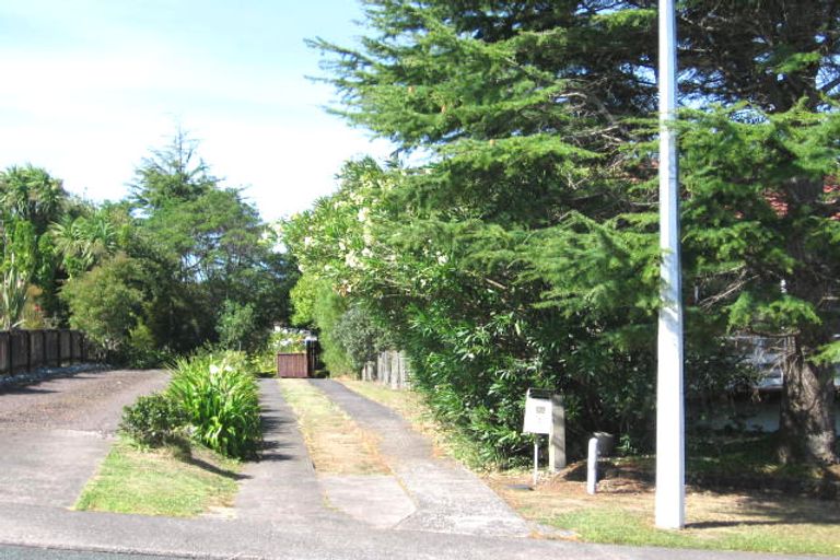 Photo of property in 90 Sycamore Drive, Sunnynook, Auckland, 0620