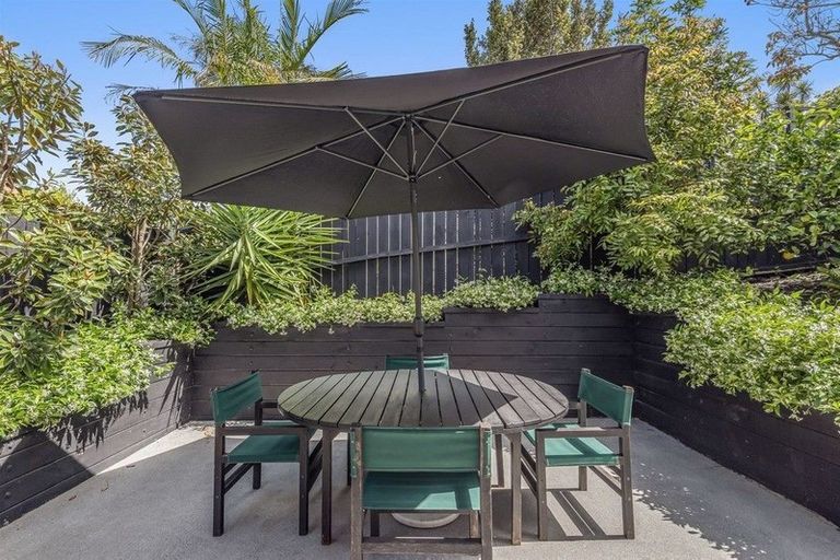 Photo of property in 2/47 Centorian Drive, Windsor Park, Auckland, 0632