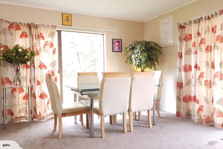 Photo of property in 35 Claverdon Drive, Massey, Auckland, 0614