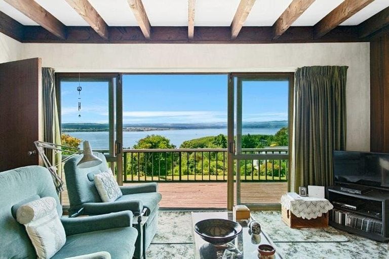 Photo of property in 90 Wakeman Road, Acacia Bay, Taupo, 3330