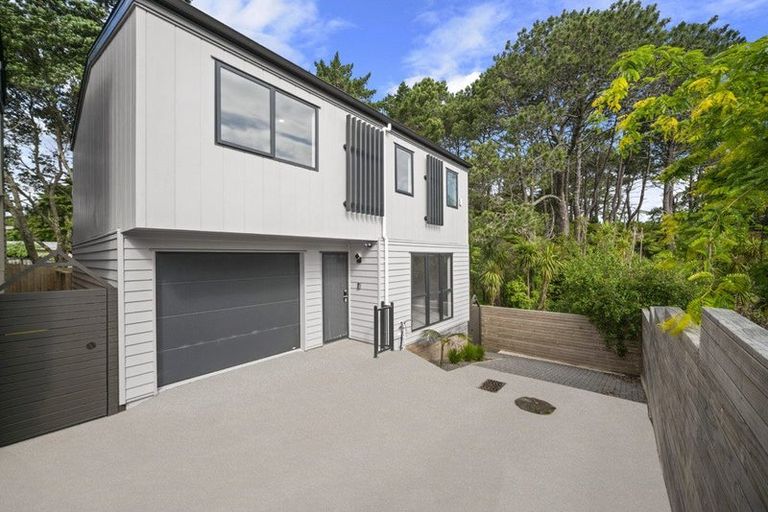 Photo of property in 25d Lavery Place, Sunnynook, Auckland, 0632