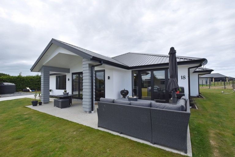 Photo of property in 18 Pegasus Place, Seaward Bush, Invercargill, 9812