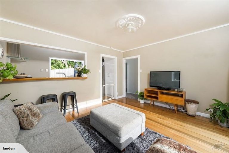 Photo of property in 24 Cedar Terrace, Stanmore Bay, Whangaparaoa, 0932