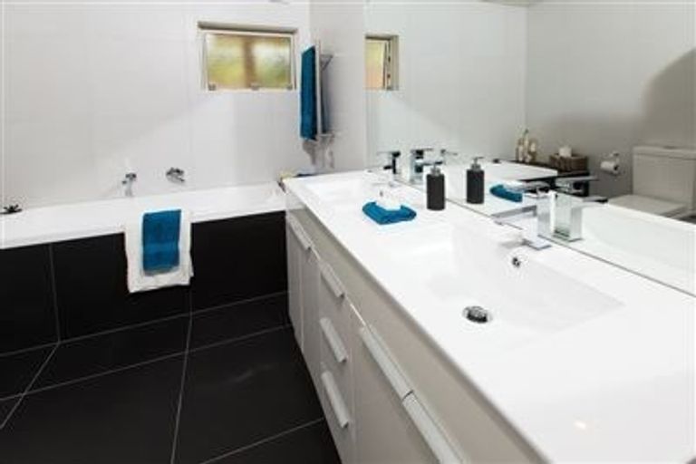 Photo of property in 95 Glenvar Road, Torbay, Auckland, 0630