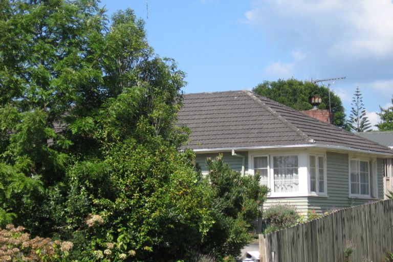 Photo of property in 1/72 Nikau Street, New Lynn, Auckland, 0600