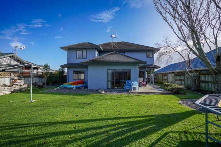 Photo of property in 25 Rosebank Avenue, Kelvin Grove, Palmerston North, 4414