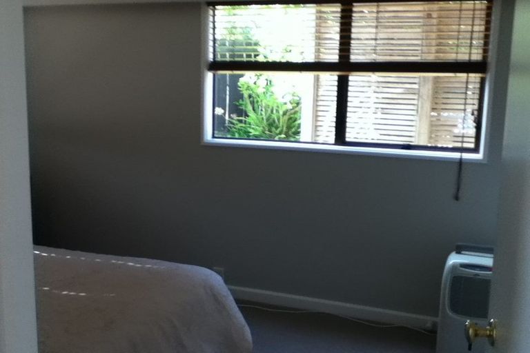 Photo of property in 11 Nimrod Place, Half Moon Bay, Auckland, 2012