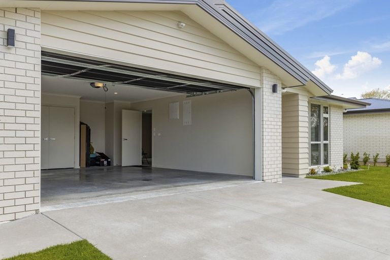 Photo of property in 33 Noumea Drive, Rangatira Park, Taupo, 3330