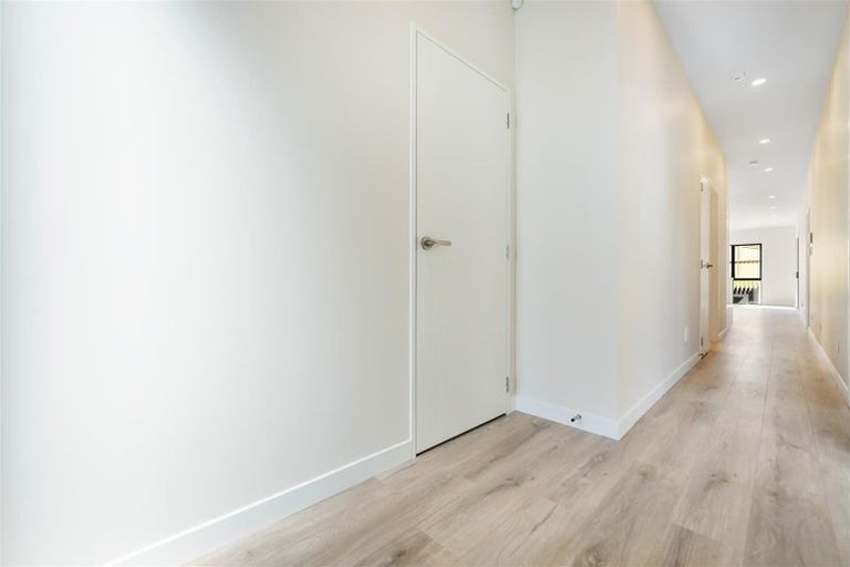 Photo of property in 42 Whakairo Crescent, Gulf Harbour, Whangaparaoa, 0930