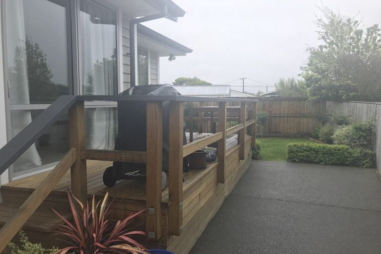 Photo of property in 1/5 Florance Place, Parklands, Christchurch, 8083