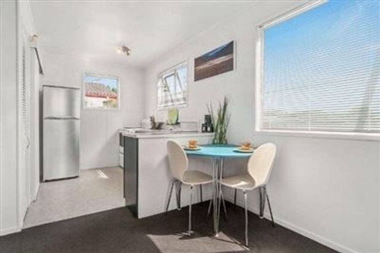 Photo of property in 2/23 Mildmay Road, Henderson, Auckland, 0610