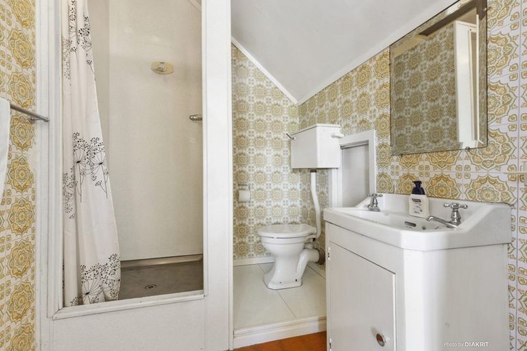 Photo of property in 15 Naughton Terrace, Kilbirnie, Wellington, 6022