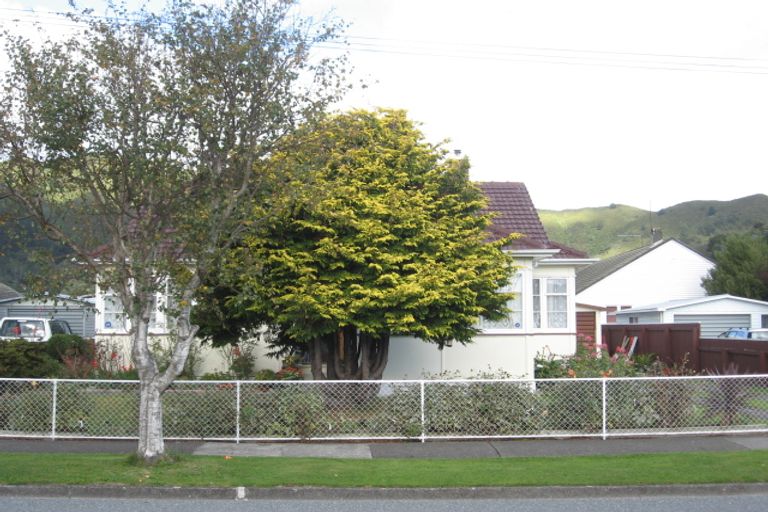 Photo of property in 11 Wheatley Street, Naenae, Lower Hutt, 5011