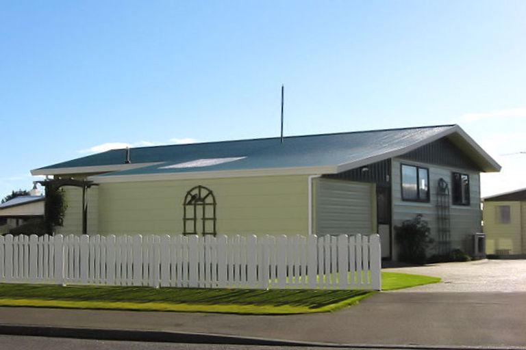 Photo of property in 62 Renfrew Street, Waikiwi, Invercargill, 9810