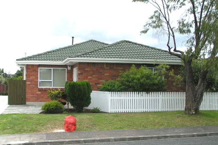 Photo of property in 1/17 Eversleigh Road, Belmont, Auckland, 0622