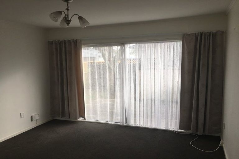 Photo of property in 94 Royal Road, Massey, Auckland, 0614