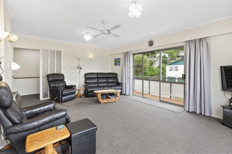Photo of property in 13 Fyvie Avenue, Tawa, Wellington, 5028